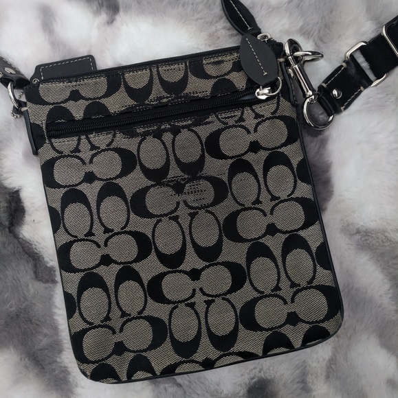Coach crossbody purse - Picture 3 of 6